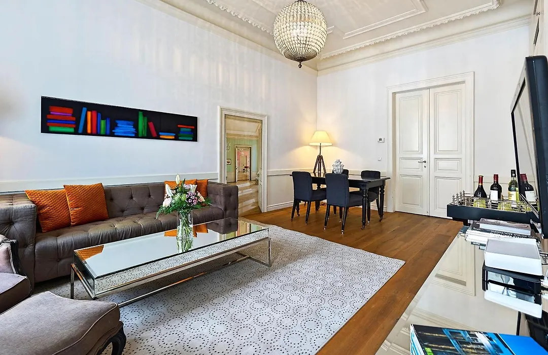 6 Rooms Votivpark-1